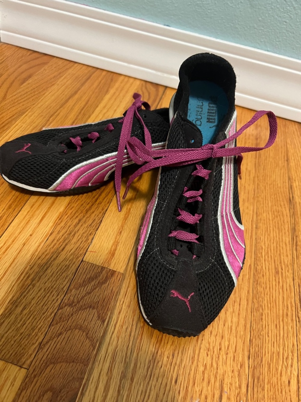 Puma Women's Black and Magenta Low-Profile Sneakers
